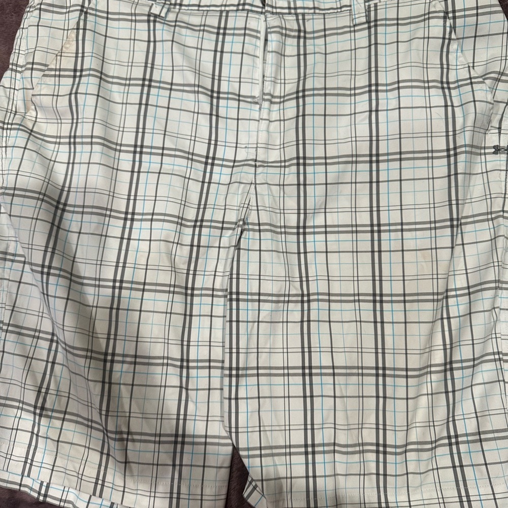 Under Armour Men's Plaid Shorts - White and Gray